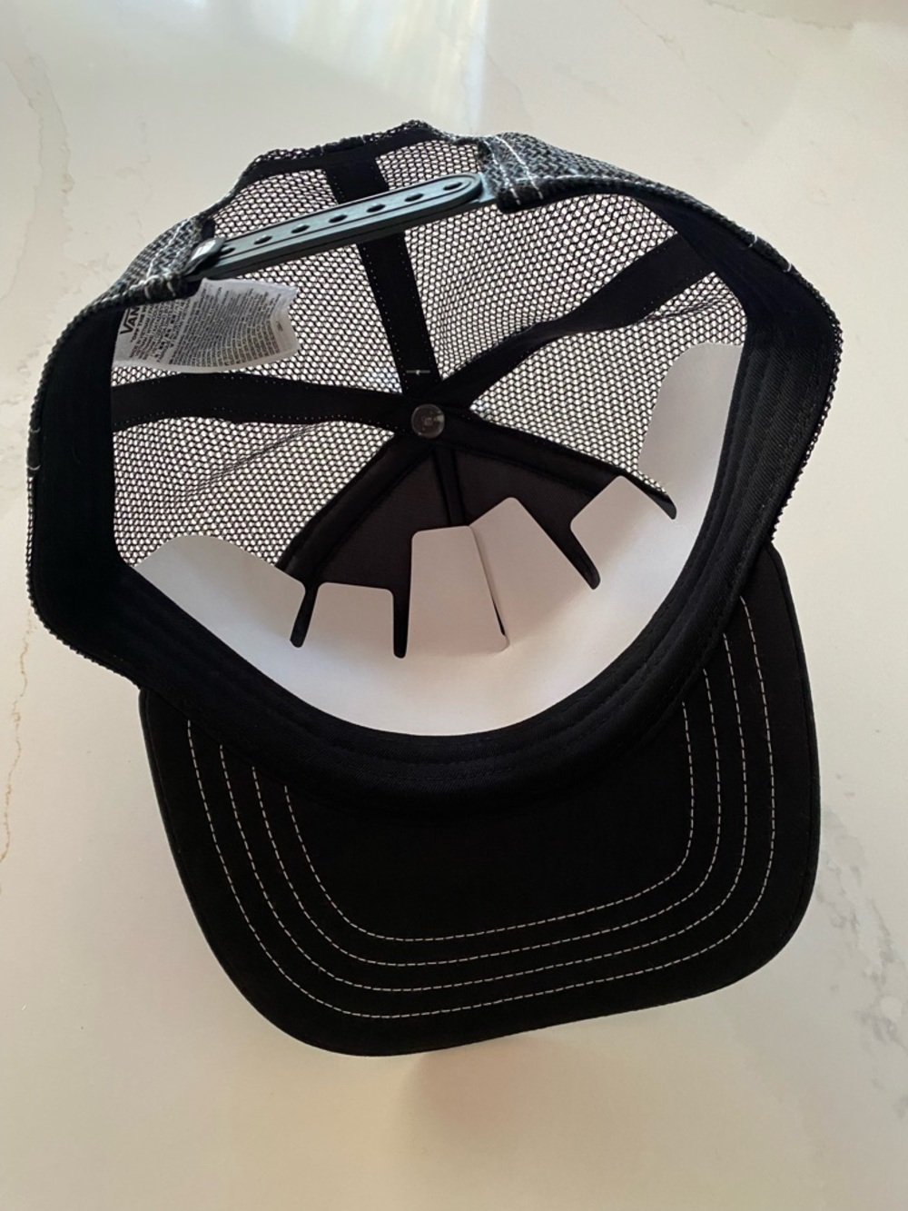 NWT Vans Off The Wall Boys Youth Trucker Cap - Picture 4 of 4